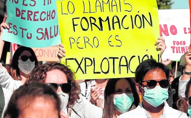 Los MIR mantienen la huelga indefinida por la falta de diálogo de Sanidad