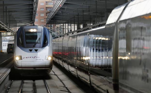 Renfe refuerza los AVE Madrid-Valencia con dos trenes por sentido y restablece el de Valencia-Sevilla