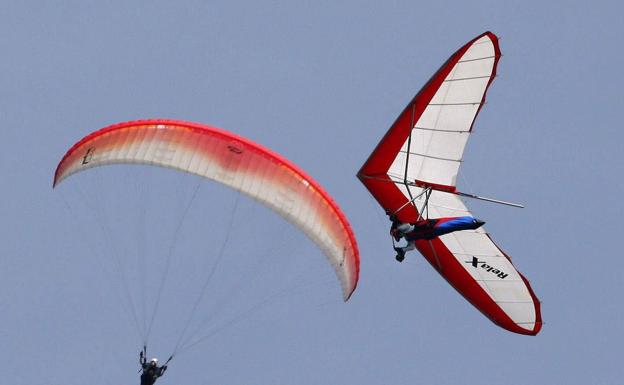 Un piloto valenciano resulta herido en el despegue de su ala delta en Segovia