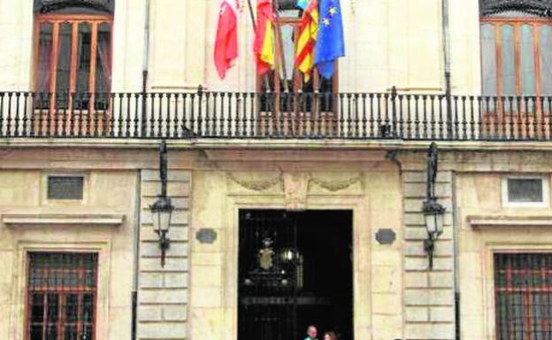 Sueca cierra el consistorio por el positivo de una trabajadora