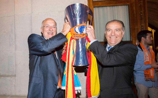 Puentes asume el mando del Valencia Basket tras la jubilación de Raga