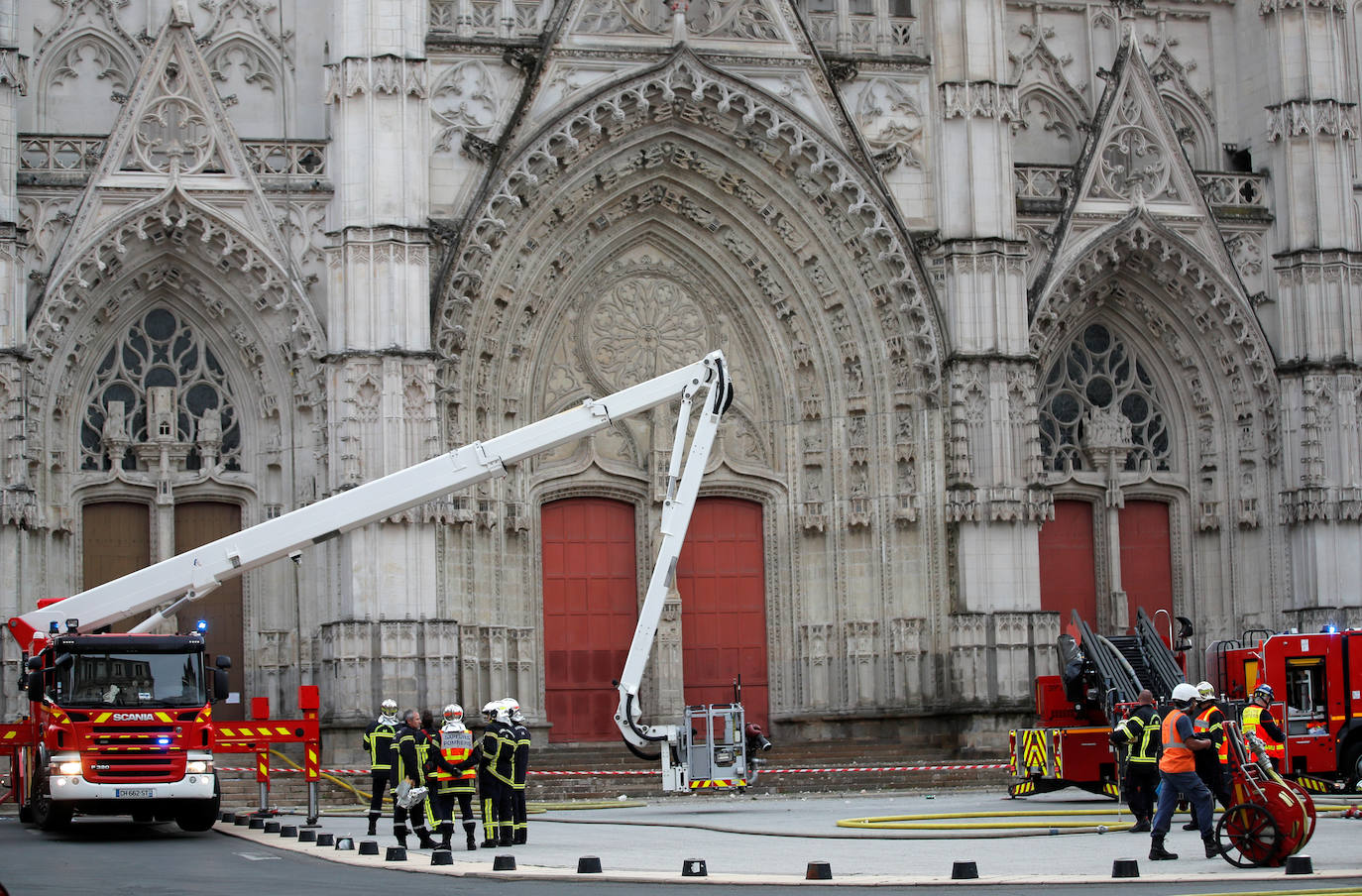 La catedral de Nantes en llamas