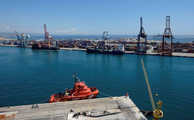 Ciudadanos pide a los socialistas que rompan lazos con ERC ante la petición de suspender la ampliación del Puerto de Valencia