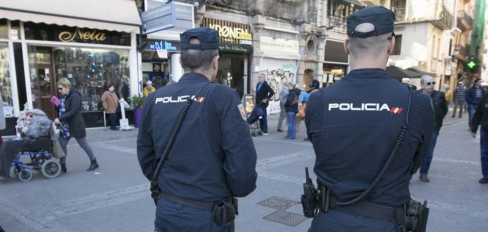 Detienen en Valencia a un hombre que atropelló con un coche a su mujer y huyó ebrio con su hijo