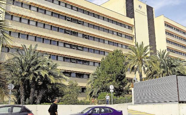 El Hospital de Elche prevé hacer 500 test de Covid-19 a los que estuvieron en la discoteca de Santa Pola