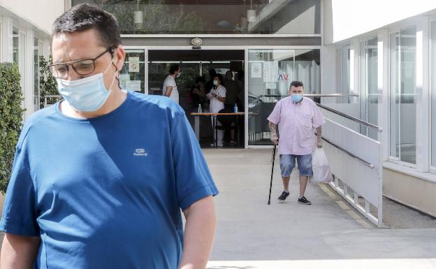 La mitad de los nuevos contagios no tienen síntomas y tardan dos días en ser aislados