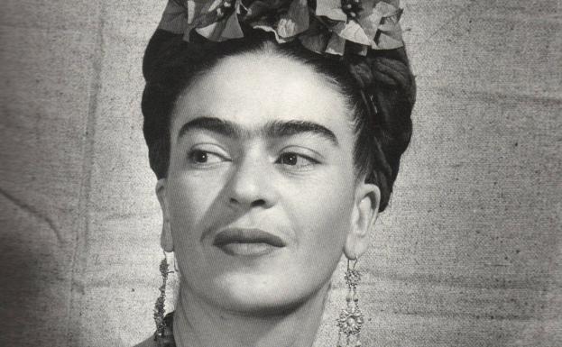 Subastan fotografías inéditas del funeral de Frida Kahlo