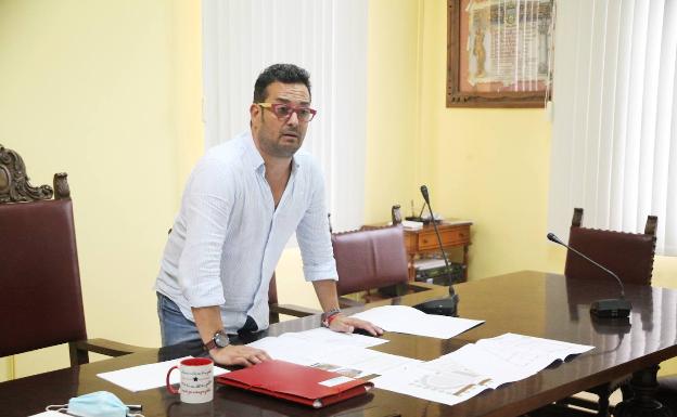 El alcalde de El Verger lanza un órdago a la oposición tras tumbarle los presupuestos