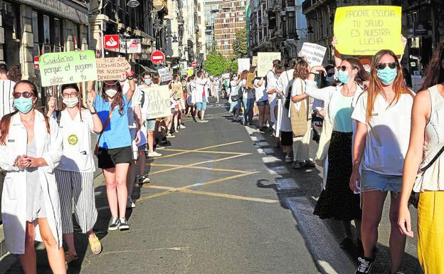 Los MIR exhiben músculo con una multitudinaria manifestación en Valencia