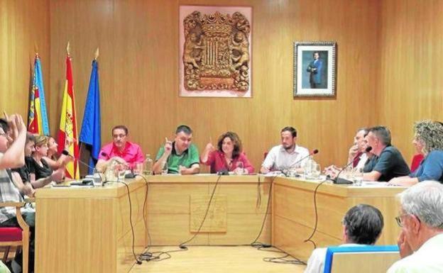 La alcaldesa de Benigànim se sube el sueldo un 35%