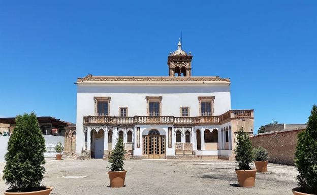 Cerca de 200 personas visitan el Palauet de Nolla de Meliana tras una reforma por valor de 610.000 euros