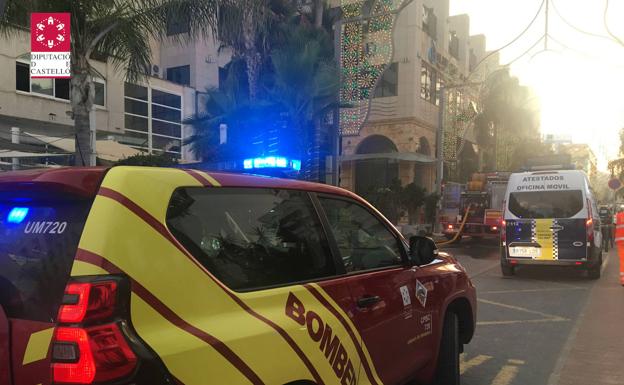 Un incendio con tres atendidos afecta al balneario de Oropesa