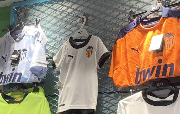 La camiseta del Valencia, a la venta antes de su presentación