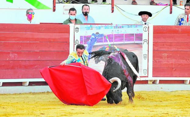 Enrique Ponce da un recital del mejor toreo en Navas de San Juan