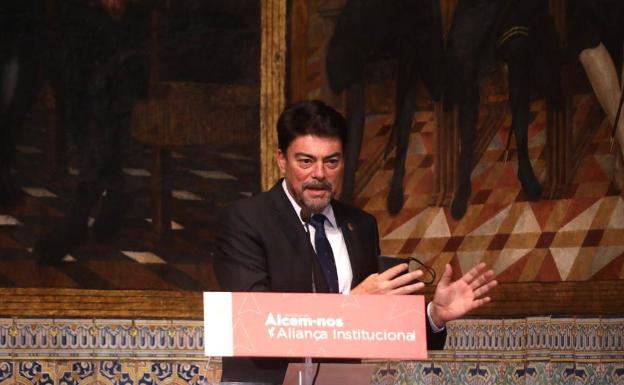 Barcala acusa a la izquierda de permitir que el Gobierno «robe los ahorros de los alicantinos»
