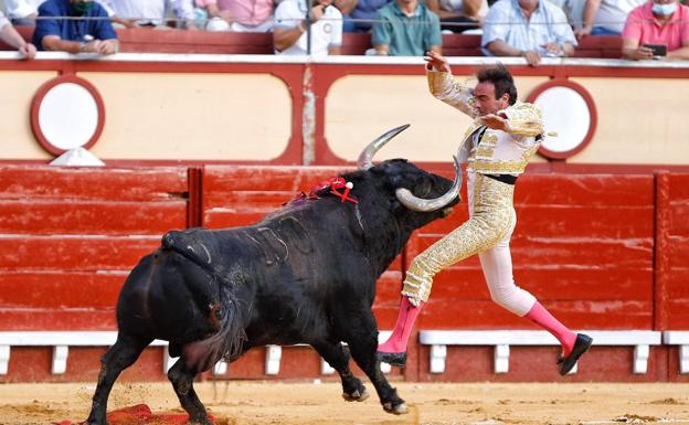 Susto de Enrique Ponce en El Puerto de Santa María