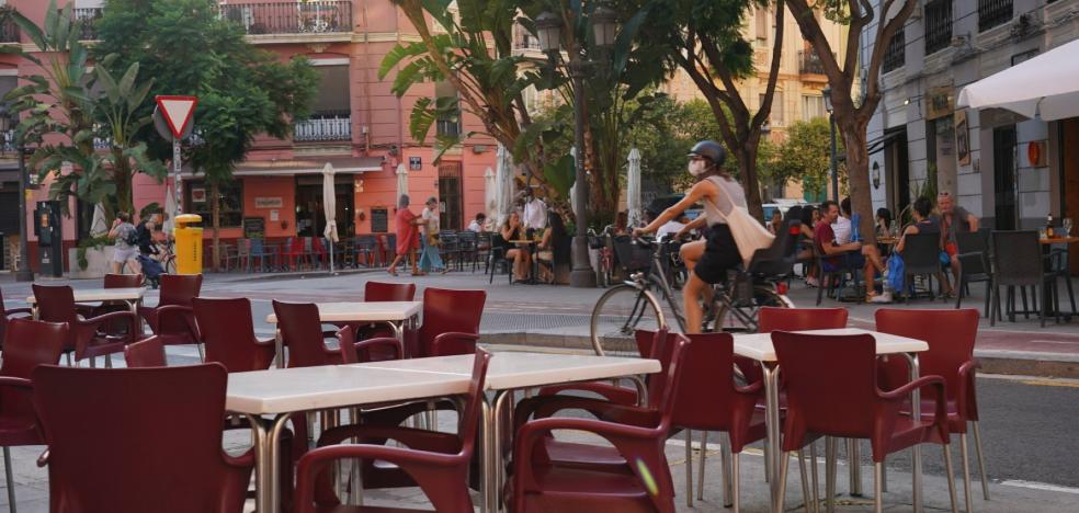 Los vecinos exigen al Ayuntamiento poner coto a las terrazas