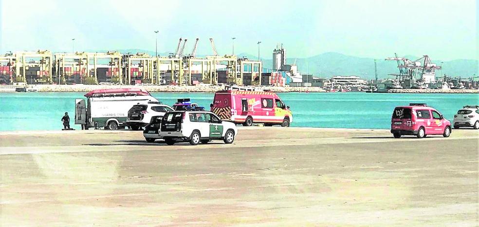 Dos menores mueren tras lanzarse de un barco carguero en el puerto de Valencia