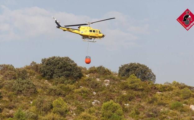 El incendio de Vall de Gallinera, perimetrado tras arrasar 160 hectáreas