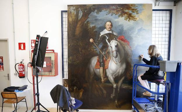 El Bellas Artes se queda con una restauradora en plantilla tras la jubilación de otra técnica