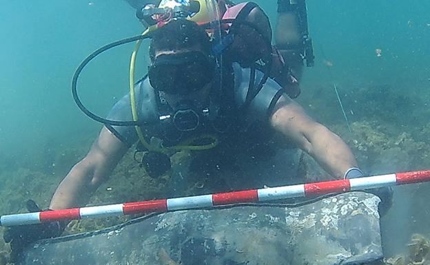 Una pieza arqueológica «excepcional» del siglo IV antes de Cristo aparece en la playa de Las Marines de Dénia