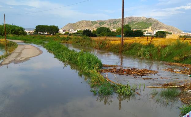 Las tormentas dejan casi 40 litros por metro cuadrado en 10 minutos y granizo en la Comunitat Valenciana