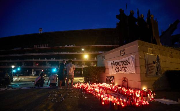 La indignación del valencianismo en la calle hace mella en Singapur