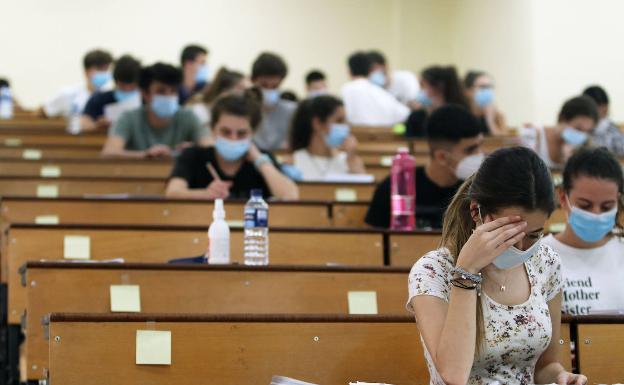 Las universidades eliminan medio centenar de másteres y grados el próximo curso