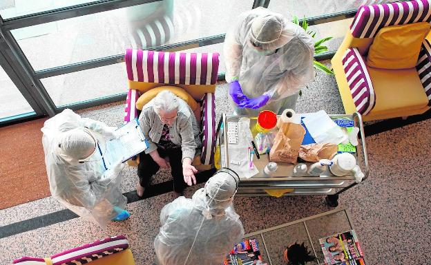 El blindaje de las residencias llega tras más de 200 infectados y 25 muertes