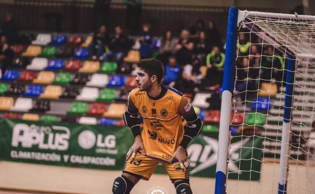 Nacho Serra cierra la portería del Alzira FS