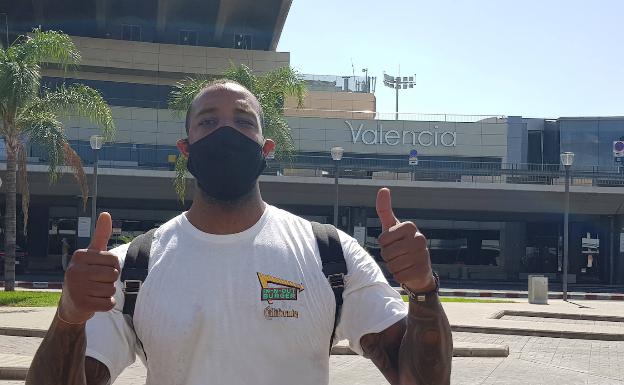 Williams aterriza dispuesto a liderar el Valencia Basket: «Puedo aportar físico»