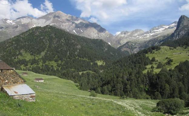 Fallece un montañero de Alcoi tras resbalarse y caer de unos 150 metros en el pirineo de Huesca