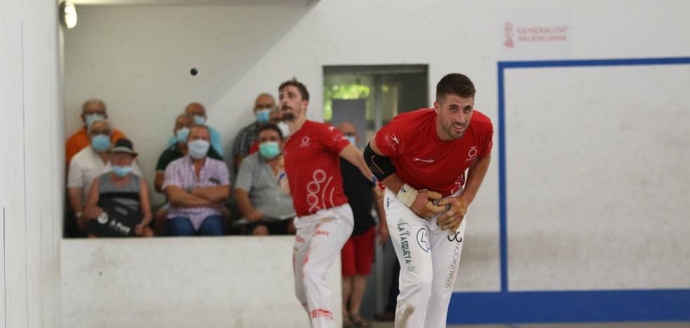 La pilota aspira a recibir dinero de las quinielas y de la Liga
