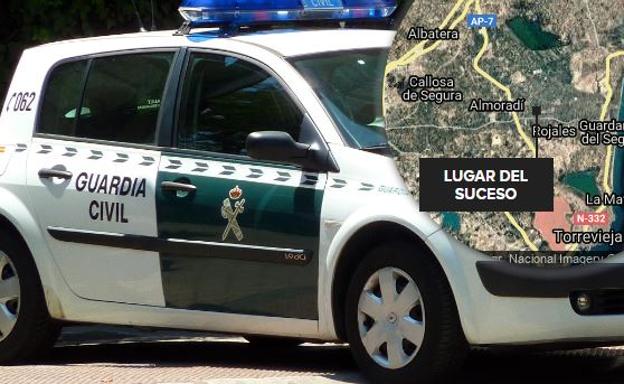 La Guardia Civil auxilia a dos menores extranjeros perdidos por una carretera de Almoradí