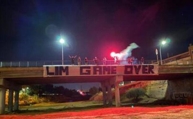 Crece el hastío de la afición del Valencia CF con Meriton