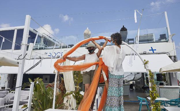 Hostelería y ocio nocturno intentan convencer a Barceló de que son un sector seguro