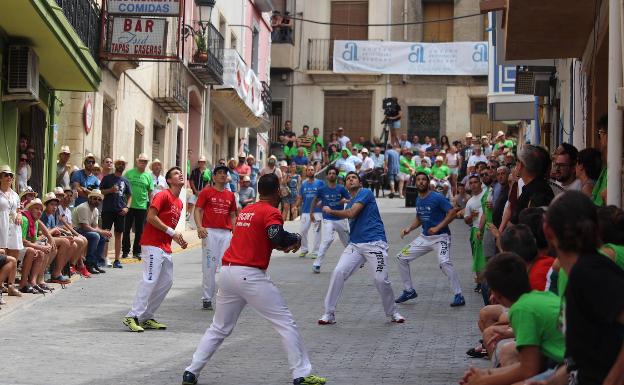 À Punt rectifica ante la indignación del mundo de la pilota y retransmitirá en diferido la final de llargues