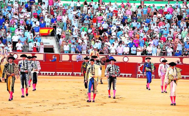 Los toros resisten al virus y a los 'anti'