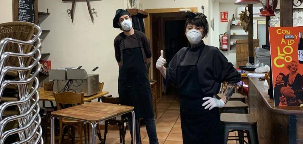 Multan con 4.200 euros a un restaurante por repartir comida a familias sin recursos en el confinamiento