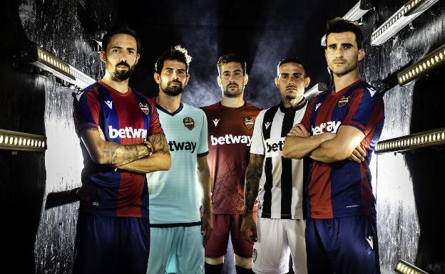 El Levante presenta sus nuevas camisetas