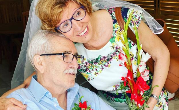 Bodas de Oro por sorpresa en el Hospital Universitario de Torrevieja