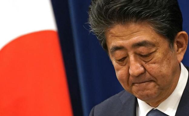 El primer ministro japonés dimite por problemas de salud