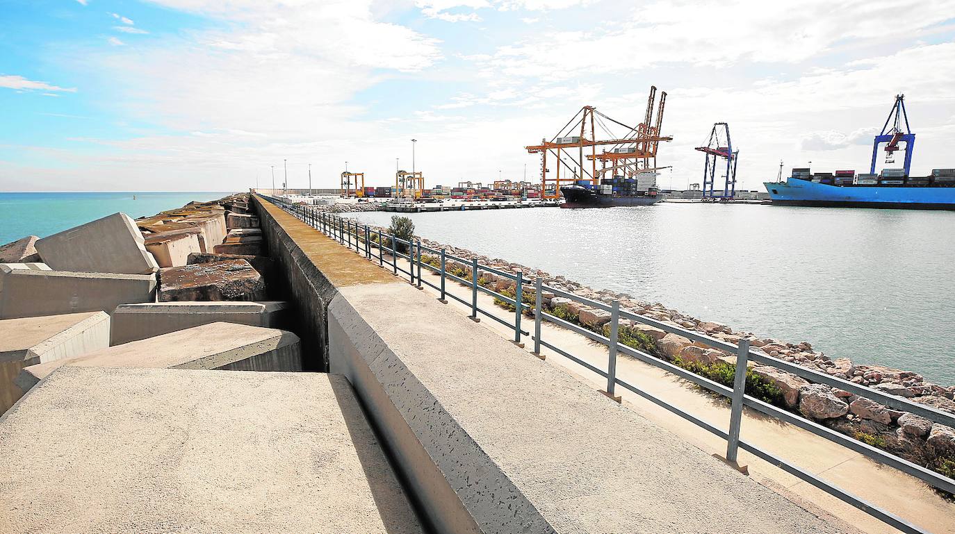 El Puerto entrega al ministerio el informe final del proyecto de la ampliación norte