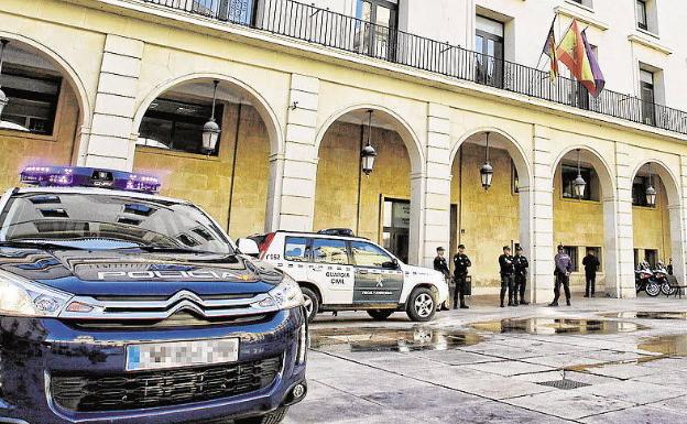 Una vecina del niño estrangulado en Elche oyó un guantazo unos días antes de la paliza