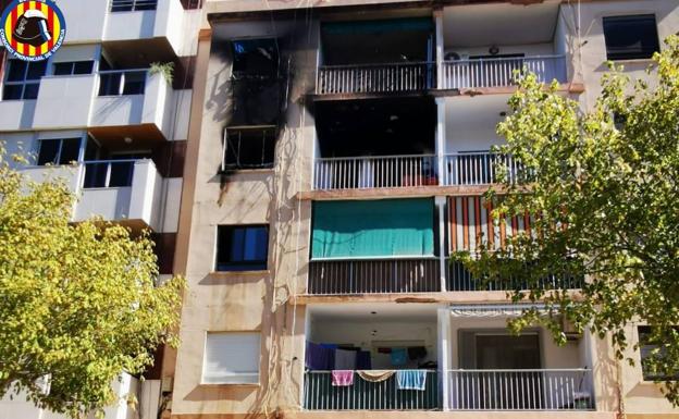 Los bomberos hallan el cadáver de un hombre al extinguir un incendio en una vivienda de Meliana