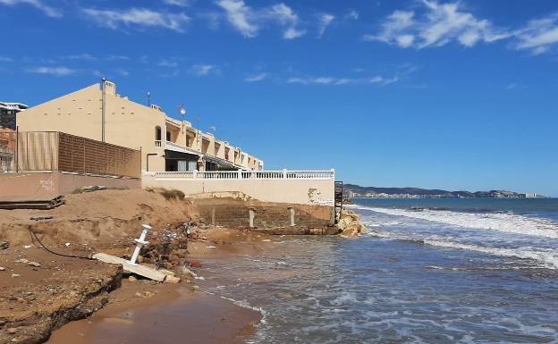 Espigones y aportaciones de arena para frenar la desaparición de la costa valenciana