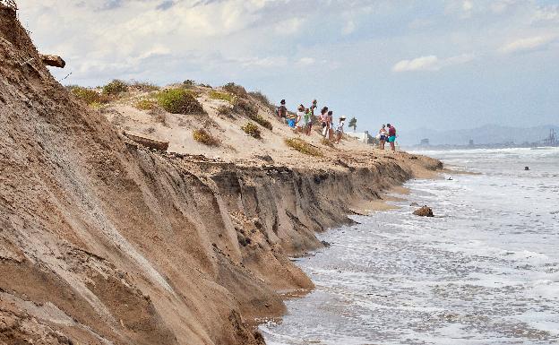 Expertos inciden en que la lucha contra el mar está perdida y que la regeneración es efímera