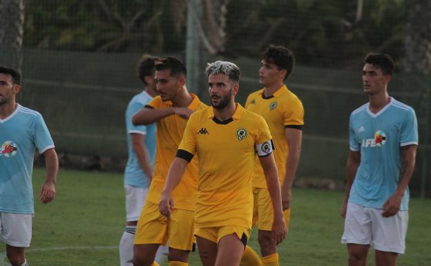 El Hércules gana en su vuelta al fútbol casi seis meses después con un gol de Abde