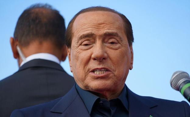 Silvio Berlusconi da positivo por coronavirus tras su vacaciones de verano