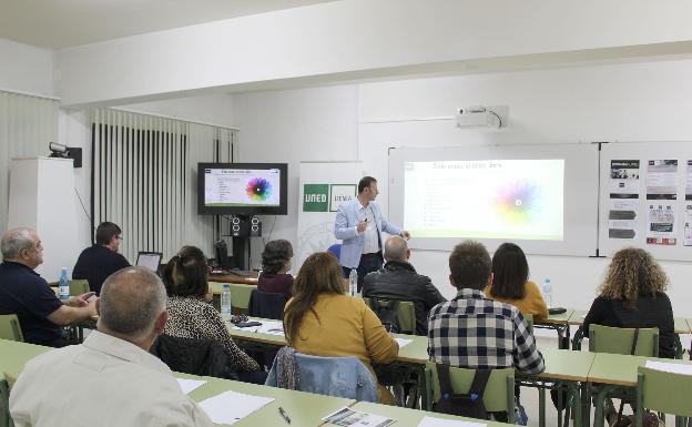 Dénia aborda la problemática del tráfico de personas en unas jornadas de la UNED